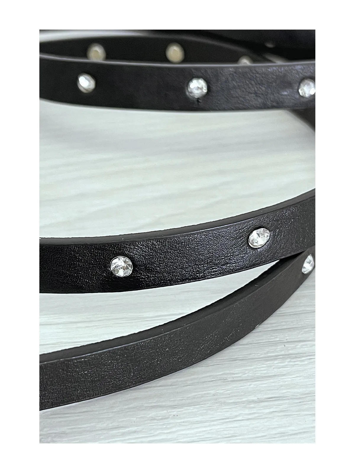 Ceinture noire fine très longue de 2 mètres à strass