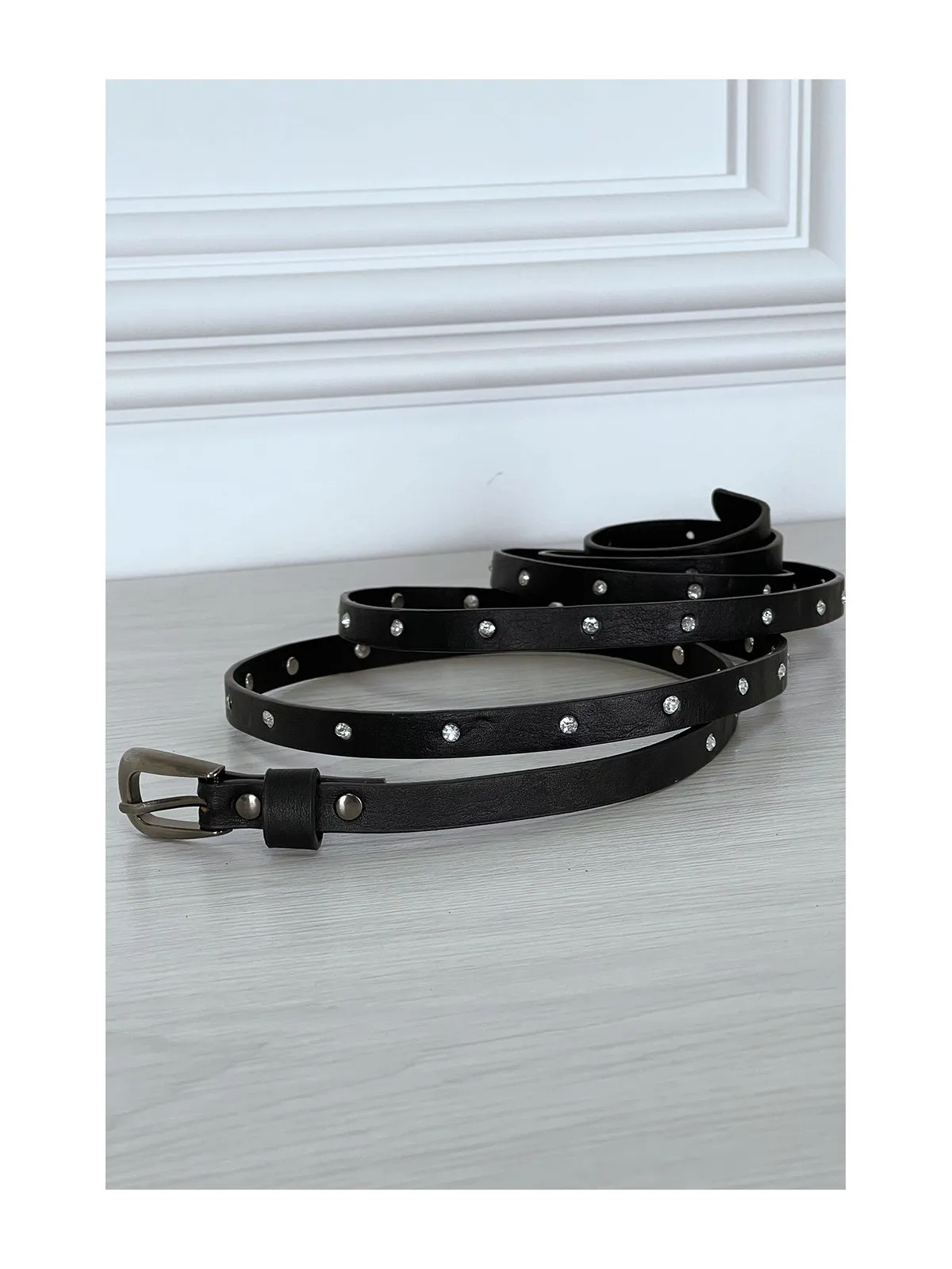 Ceinture noire fine très longue de 2 mètres à strass