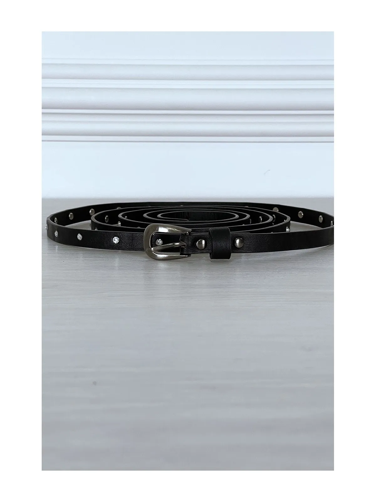 Ceinture noire fine très longue de 2 mètres à strass