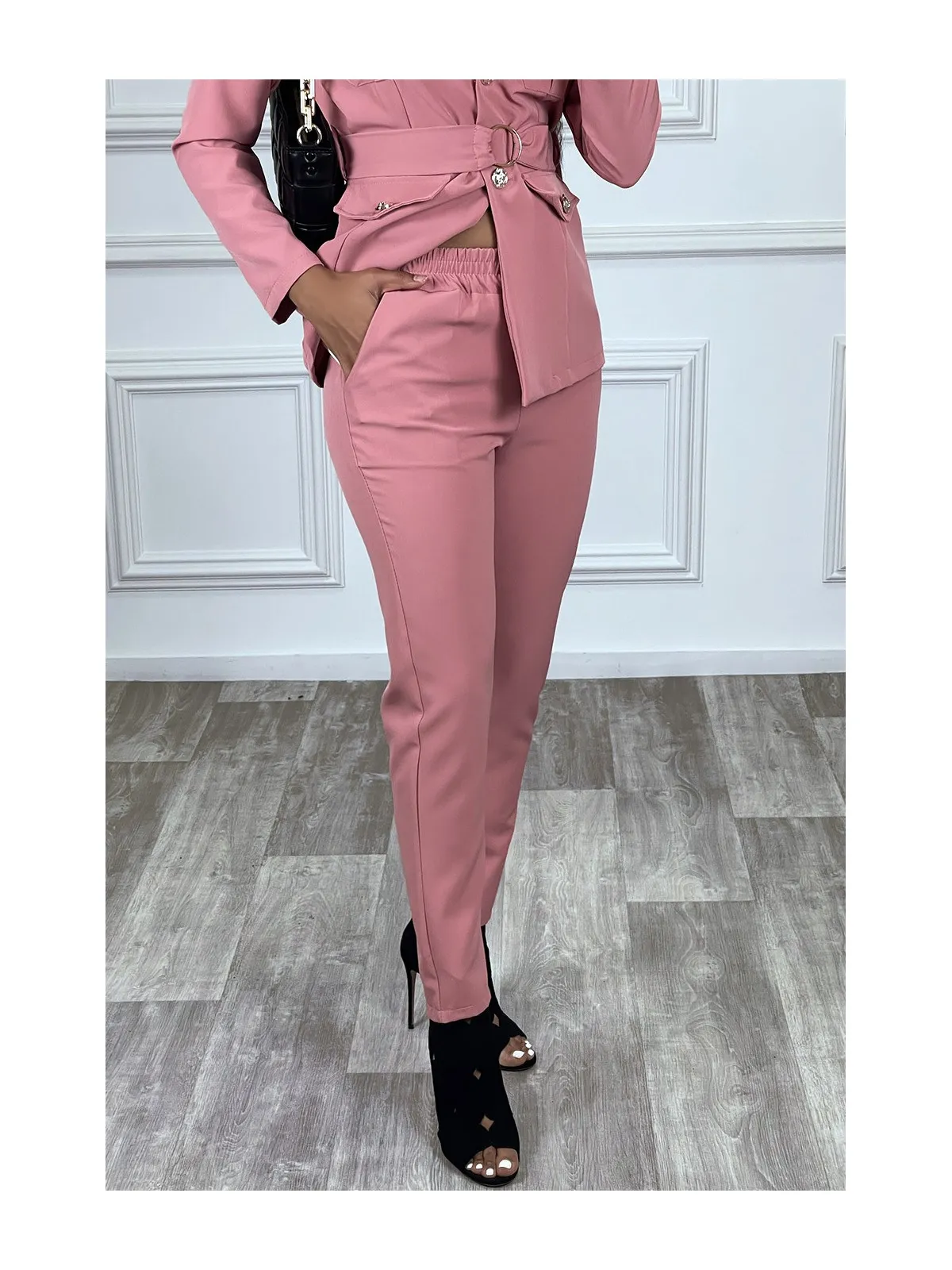 EnPEmble tailleur rose veste et pantalon avec ceinture réglable