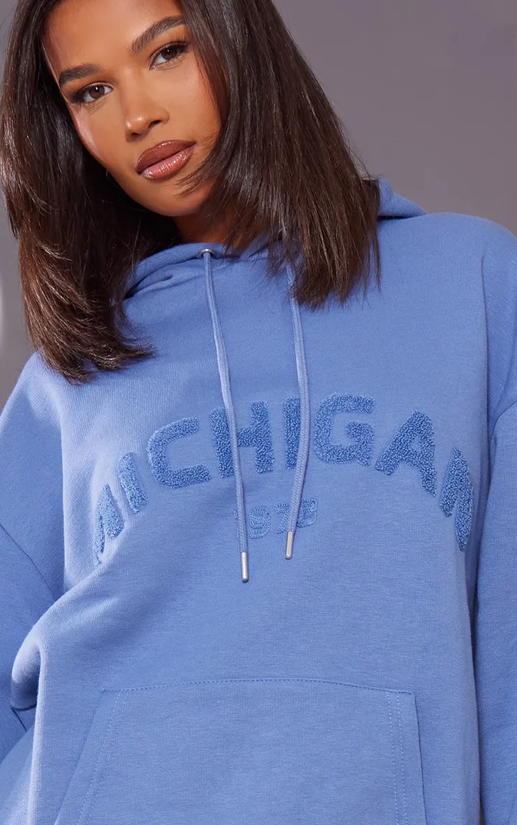 Hoodie oversize bleu à slogan Michigan en imitation mouton