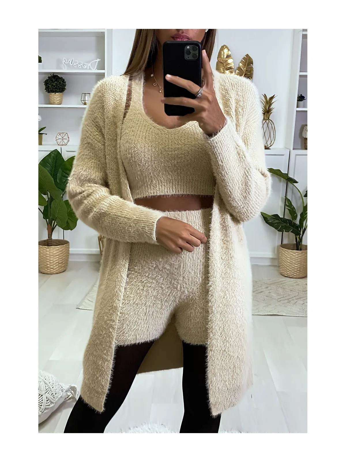 Magnifique ensemble 3 pièces très doux en beige avec short débardeur et gilet