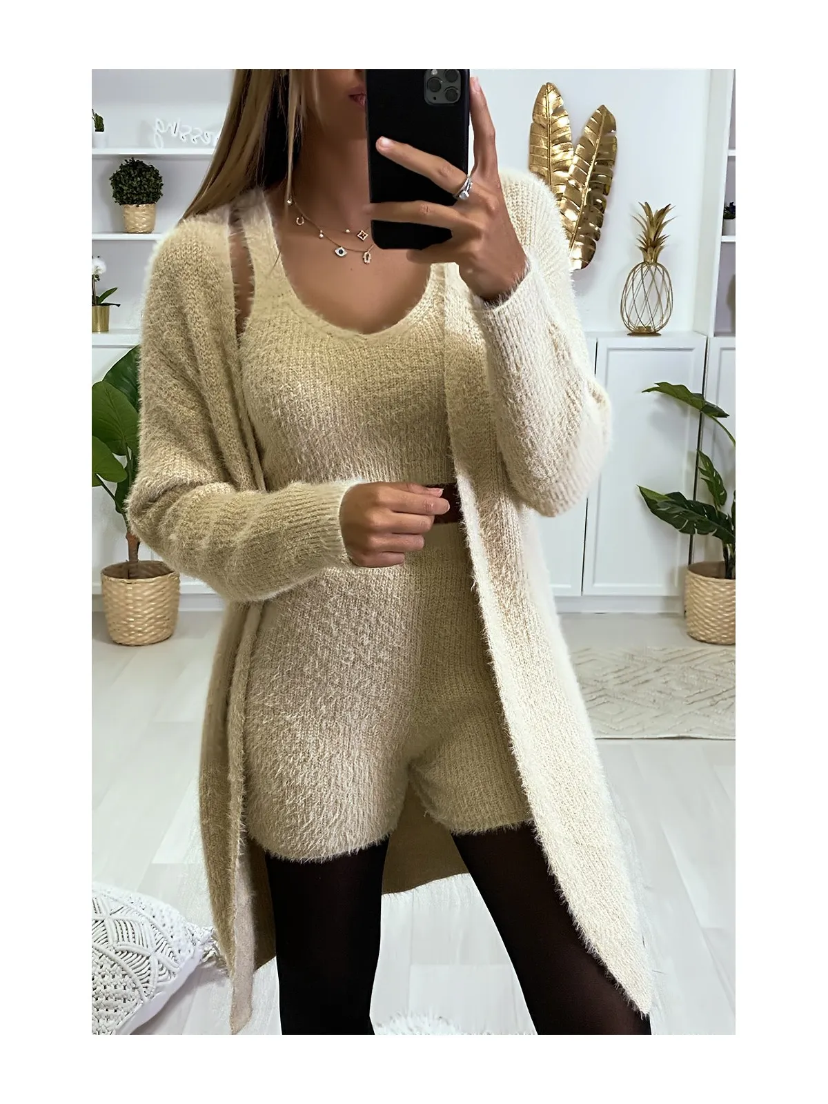 Magnifique ensemble 3 pièces très doux en beige avec short débardeur et gilet