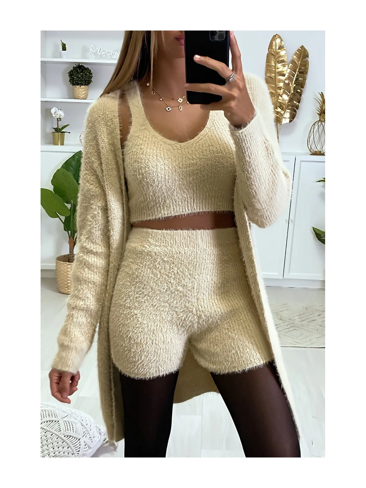 Magnifique ensemble 3 pièces très doux en beige avec short débardeur et gilet