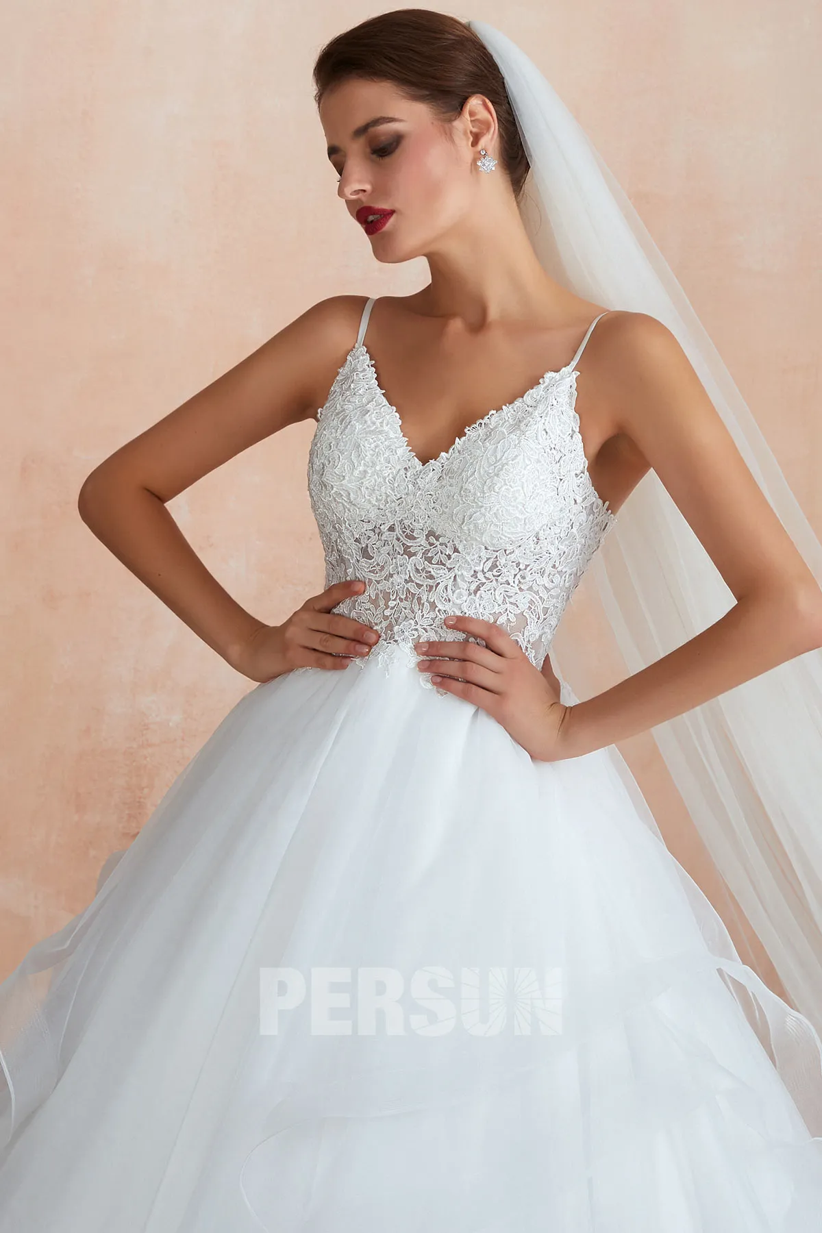 Nadja : Robe mariée princesse bustier dentelle avec bretelles fines jupe fantaisie