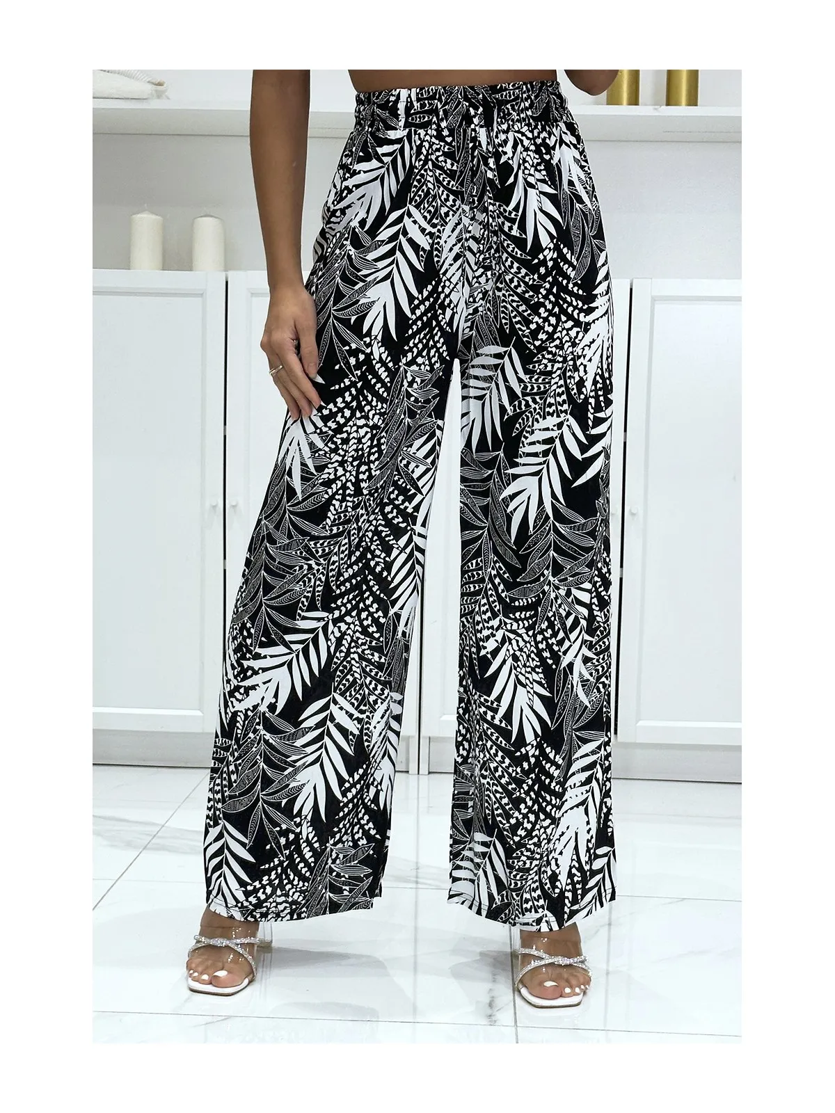 Pantalon palazzo noir en coton motif feuilles