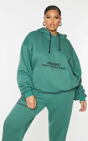 PRETTYLITTLETHING Plus Hoodie vert oversize à poche devant et slogan imprimé