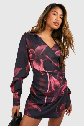 Robe chemise satinée à imprimé fleuri