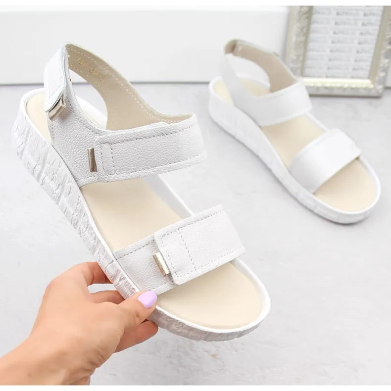 Sandales confortables en cuir pour femmes avec velcro, blanc Helios 136.188 blanche