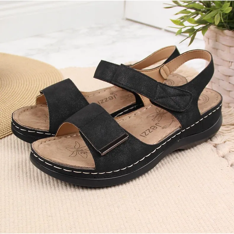 Sandales noires pour femmes avec velcro noir eVento le noir