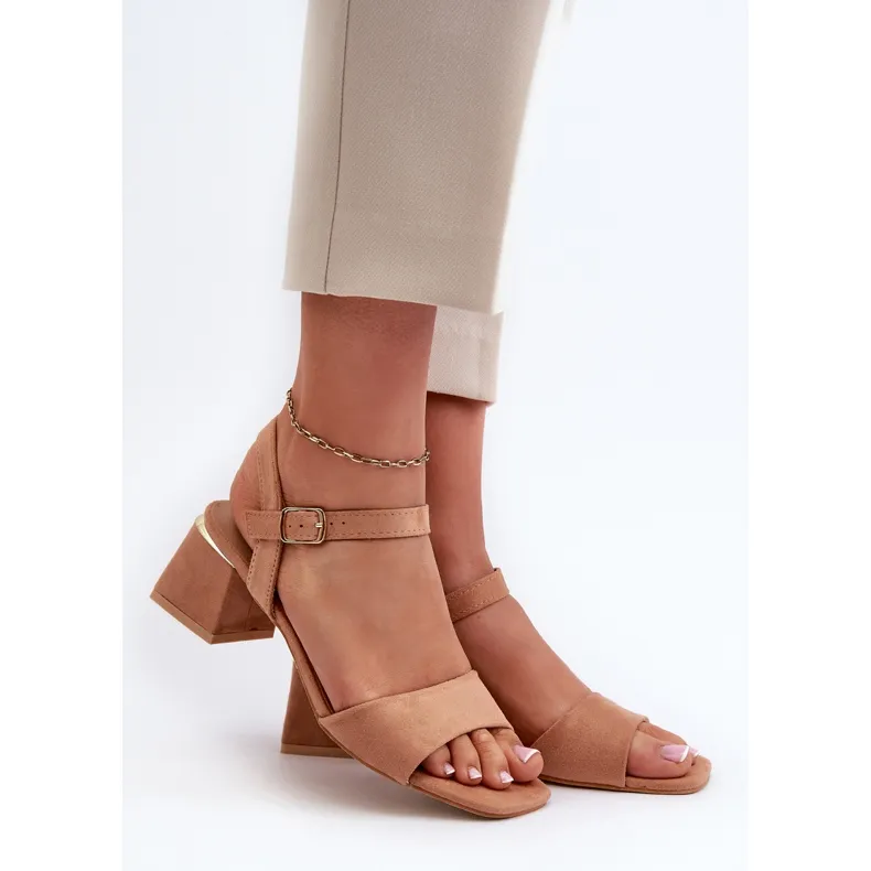 Sandales pour femmes sur bloc en daim écologique Camel Leisha beige