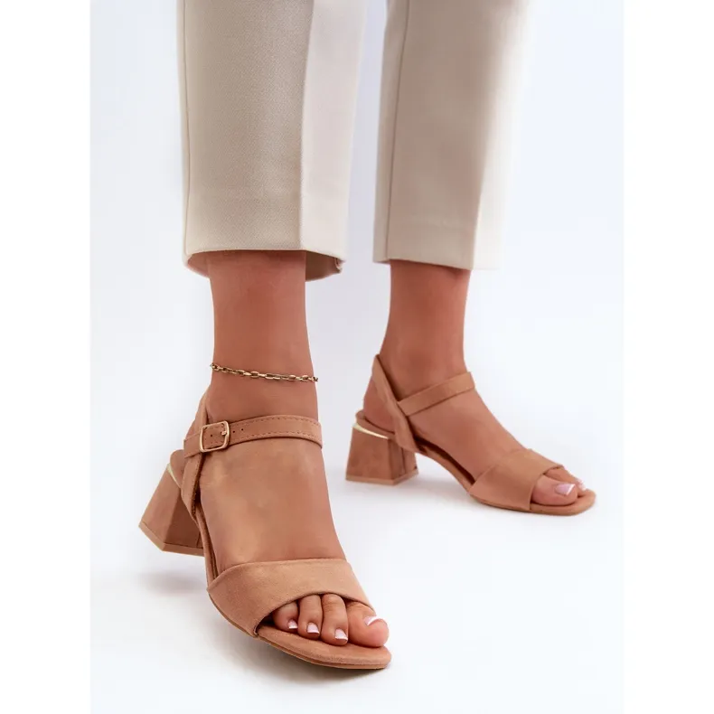 Sandales pour femmes sur bloc en daim écologique Camel Leisha beige