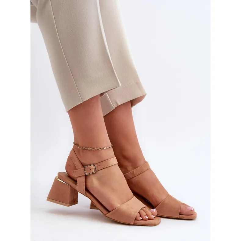 Sandales pour femmes sur bloc en daim écologique Camel Leisha beige